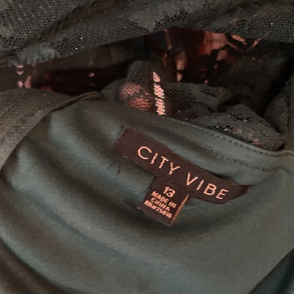 City Vibe Long-Sleeve Lace Top w/ Floral Print Skirt Two-Piece Dress Green Sz 13 - Picture 12 of 12